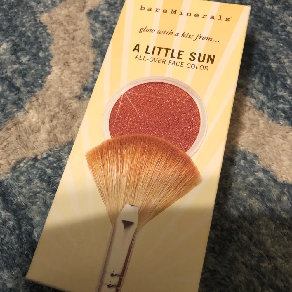 NIB bareminerals a little sun with fan brush set Full Size